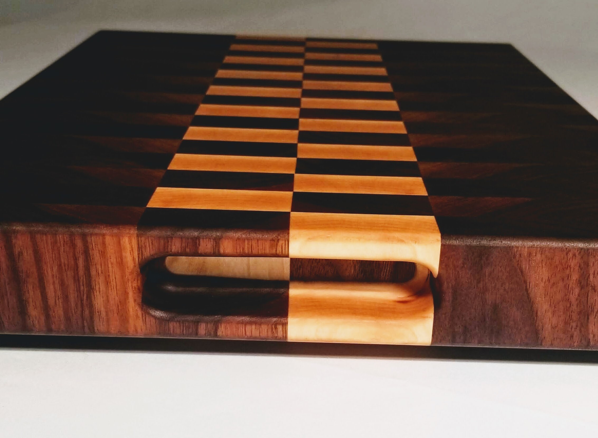 Checkered Walnut and Maple End Grain Cutting Board – Thomas Andrew Design