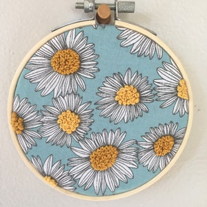 Chamomile Flower Embroidery - Embroidery Hoop Art 4&quot;