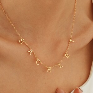 Collar de letra personalizado / Collar de inicial de nombre personalizado con iconos especiales / Collares de iniciales colgantes de corazón de mariposa personalizados