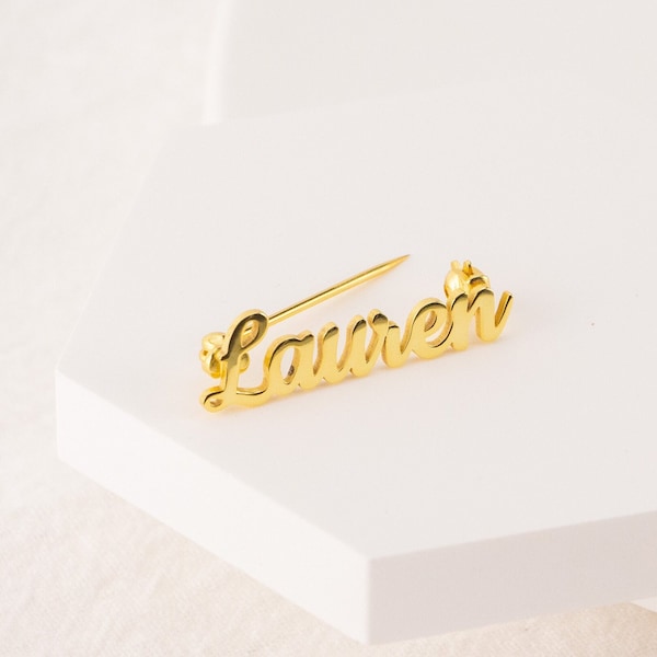 Personalisierte Namensbrosche in Gold / Silber / Rosegold Personalisiert Brosche Brustnadel Clip Schließe personalisierte Initialzahlen Geschenk Emaille Pin