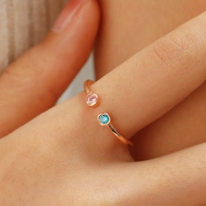 Anillo doble de piedra de nacimiento delicada, regalo minimalista del anillo de la abuela de la madre, anillo del mes de nacimiento de la madre de plata de oro regalo personalizado para ella
