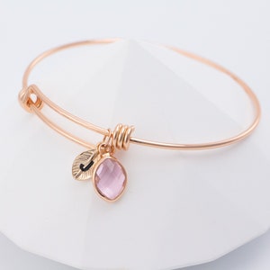 Personalisierter Geburtsstein Initial Armreif in Gold / Roségold / Silber, Liebespaar Benutzerdefinierter Buchstabe Charm zierlicher Kupfer Geburtsstein Armband