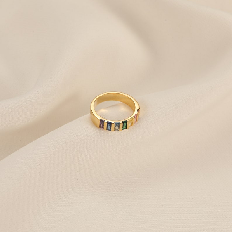 Brede band stokbrood geboortesteen ring, familie geboortesteen, moeder oma ring cadeau, goud zilver moeders geboorte maand gepersonaliseerd cadeau voor haar afbeelding 9