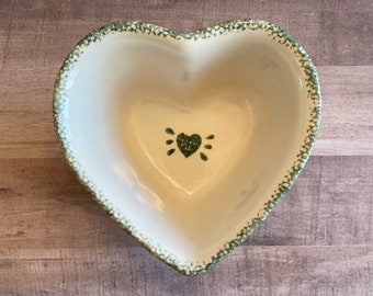 Set of 3 Nesting Bowls Country Kitchen Green Hearts Mixing Serving Country Farmhouse Kitchen Sponge Painted ca 1980/'s Vegetable White