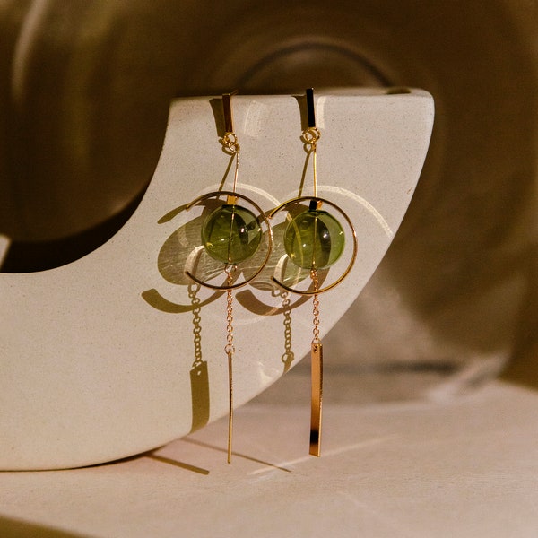 Fell | Japanische Windspiel Ohrringe, Glashohlperle, 14K Gold überzogen, Geometrische Ohrringe