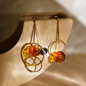 Natsu Asymmetrical Geometric Earrings, Hand-Blown Glass Beads, 14K Gold Plated, Glass Chandelier Jewelry zdjęcie 1