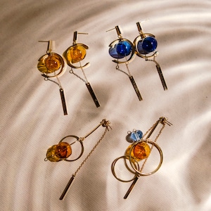 Natsu Asymmetrical Geometric Earrings, Hand-Blown Glass Beads, 14K Gold Plated, Glass Chandelier Jewelry zdjęcie 6