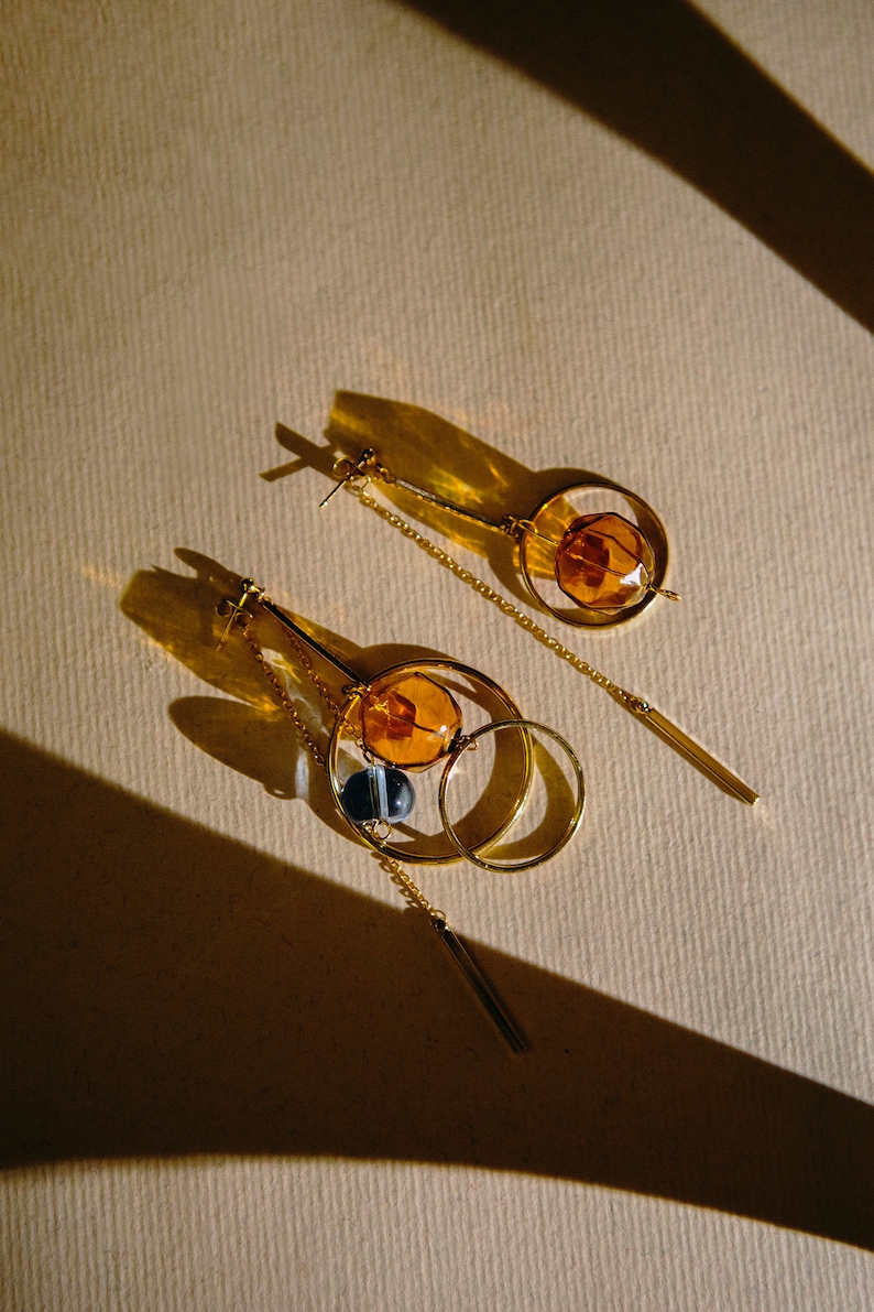 Natsu Asymmetrical Geometric Earrings, Hand-Blown Glass Beads, 14K Gold Plated, Glass Chandelier Jewelry zdjęcie 2