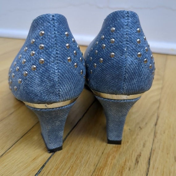 New in Box Vintage 90s Jubilee Pumps Denim Look S… - image 4