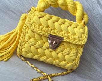 Bolsa de ombro feita à mão em malha: bolsa de lã para camiseta bege