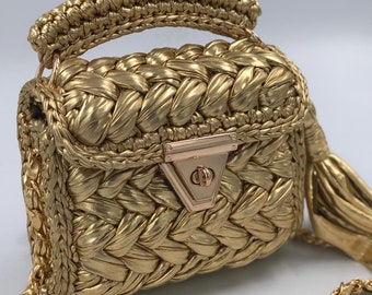 Bolsa de crochê dourada metálica feita à mão, bolsa de ombro tricotada (20x18x10 cm)