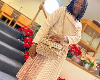 Sac à bandoulière au crochet fait main : fil tissé pour t-shirt, sac de créateur pour femme