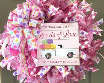Valentines day truck wreath, pink deco mesh valentine front door wreath, candy heart valentine door decor, Valentine’s Day wall decoration