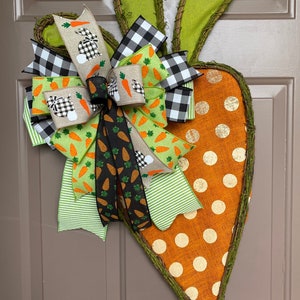 Carrot door hanging, Easter front door decor, carrot Easter wreath, burlap and grapevine carrot, Easter front door decor, twig and burlap
