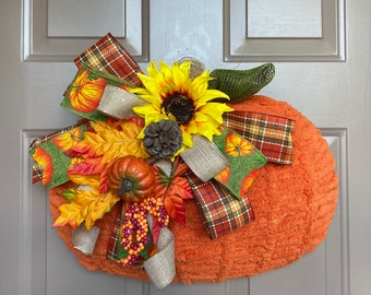 Chunky yarn pumpkin door decor, fall pumpkin wall hanging, pumpkin front door wreath, country pumpkin swag, harvest autumn pumpkin decor