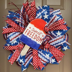 Patriotic front door wreath, Memorial Day deco mesh wreath, 4th of July wreath, Red white and blue American wall hanging, USA Popsicle decor
