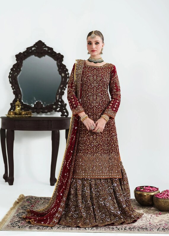 Maroon Embellished Lehenga Set: Pakistani Chiffon Formal Dress Maroon Embellished Lehenga Set: Pakistani Chiffon Formal Dress