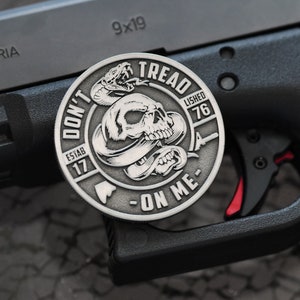 Don&#39;t Tread on Me- Second Amendment Inspired Challenge Coin in Antique Silver