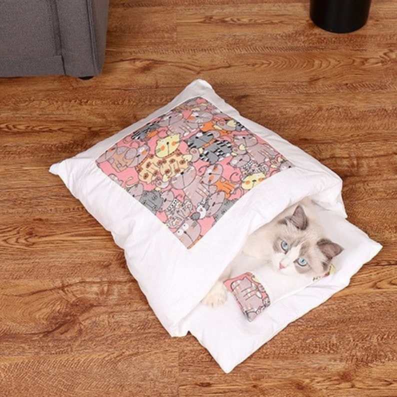 The cute cat sleeping bag