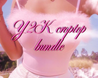 Puede incluir: Un conjunto de top corto Y2K rosa claro. El top tiene un ribete esponjoso y tirantes finos. El texto "Y2K crop top bundle" se muestra en una fuente rosa cursiva. La modelo lleva pantalones blancos y un collar de cuentas blanco.