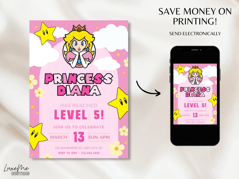 Pu&ograve; includere: Un invito stampabile rosa e giallo per una festa di compleanno di 5 anni. L'invito presenta un'immagine di cartone animato della principessa Peach della serie di videogiochi Super Mario. Il testo sull'invito recita: "La principessa Diana ha raggiunto il livello 5! Unisciti a noi per festeggiare il 13 marzo, dom. 16:00. 123 Anywhere St, Any City, St. RSVP ad Amy 123.456.7890."