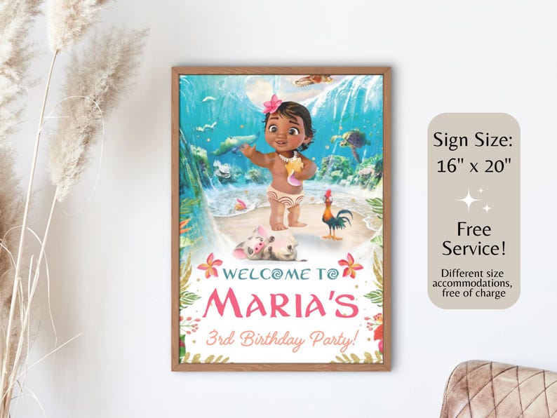 Pu&ograve; includere: Un cartello di benvenuto per una festa di compleanno di 3 anni con un personaggio dei cartoni animati del film Oceania. Il cartello &egrave; decorato con fiori tropicali e una scena di spiaggia. Il testo sul cartello recita "Benvenuti alla festa di compleanno di 3 anni di Maria!"