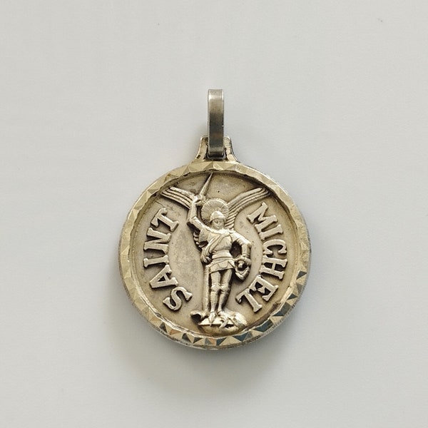 Ancienne médaille Mont saint Michel archange dragon en métal