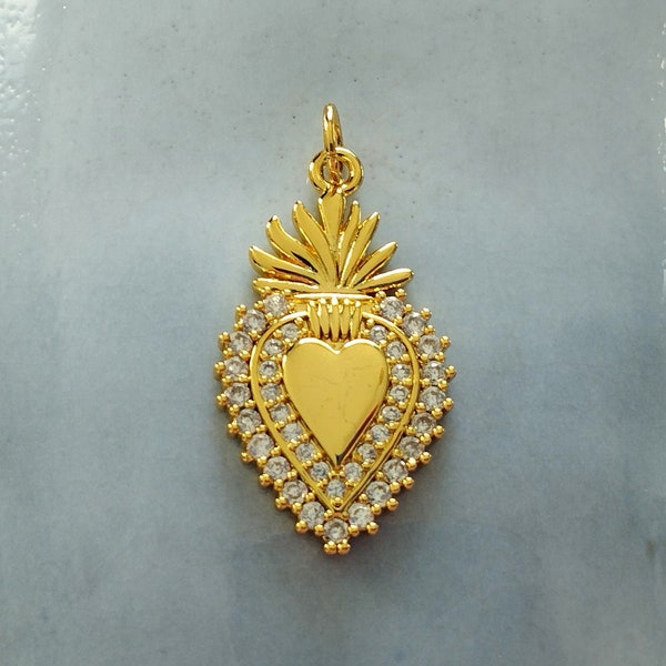 Superbe petite breloque pendentif Coeur Sacré en métal et strass