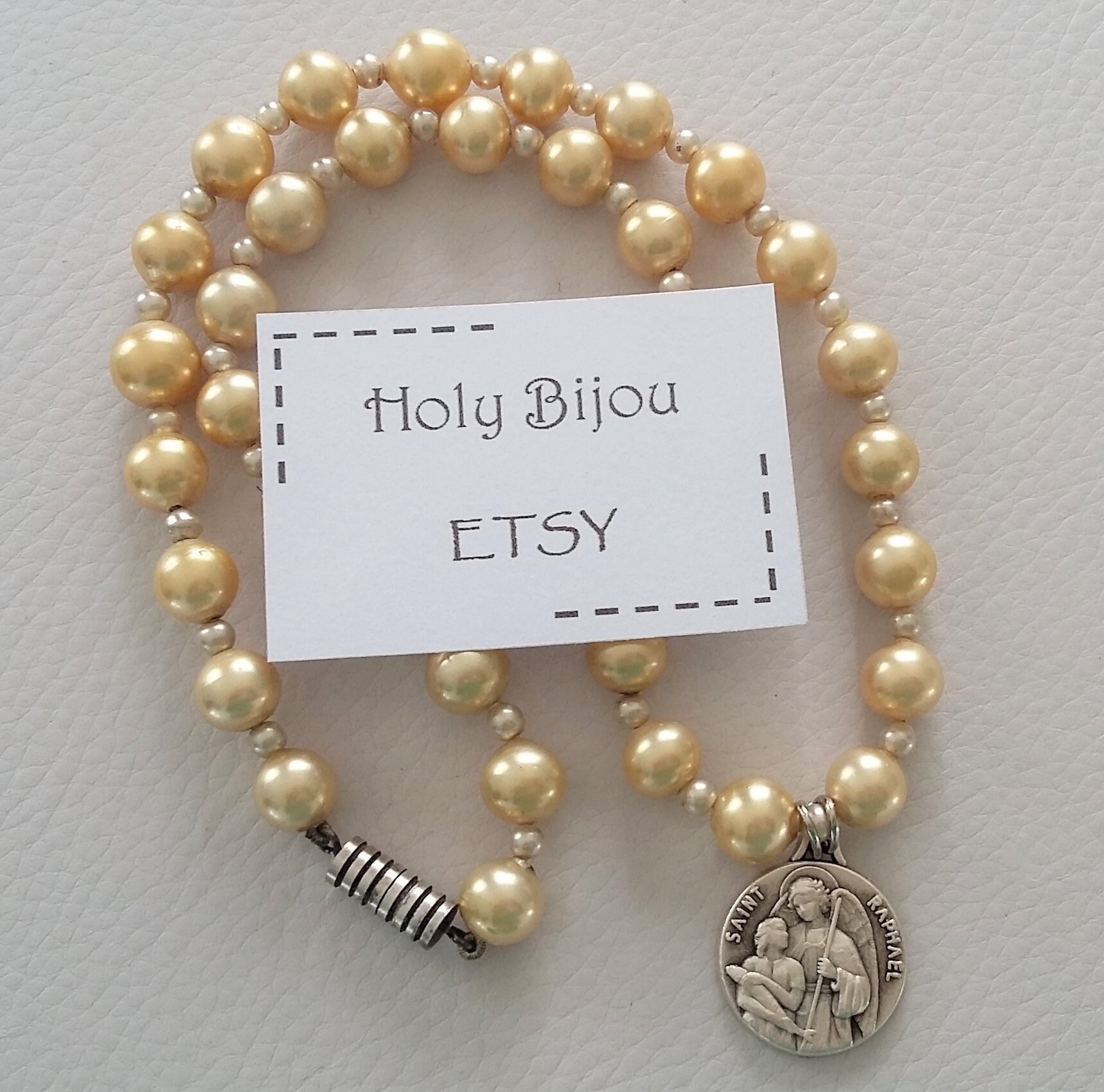 Collier Vintage Perles Nacrées et Médaille Saint Raphael