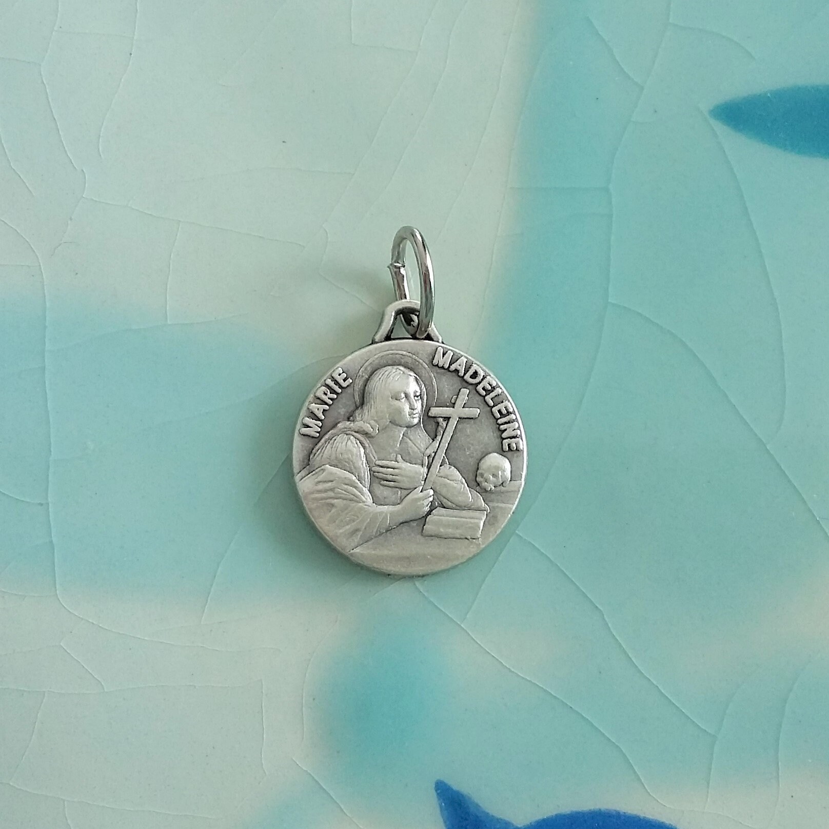 Petite Médaille Religieuse Sainte Marie Madeleine Vintage en Métal