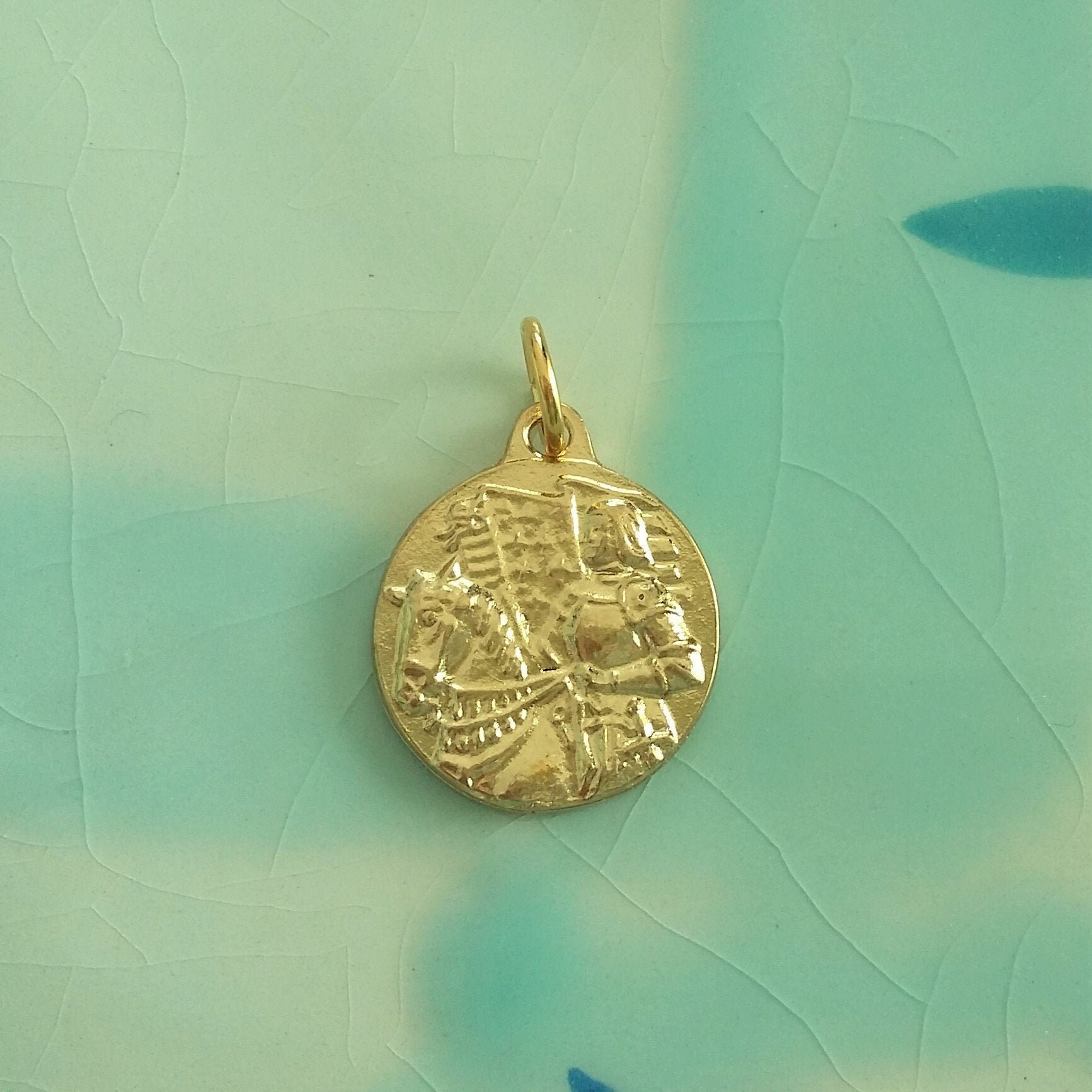 Médaille Religieuse Sainte Jeanne d'arc Bannière à Cheval Coloris Doré