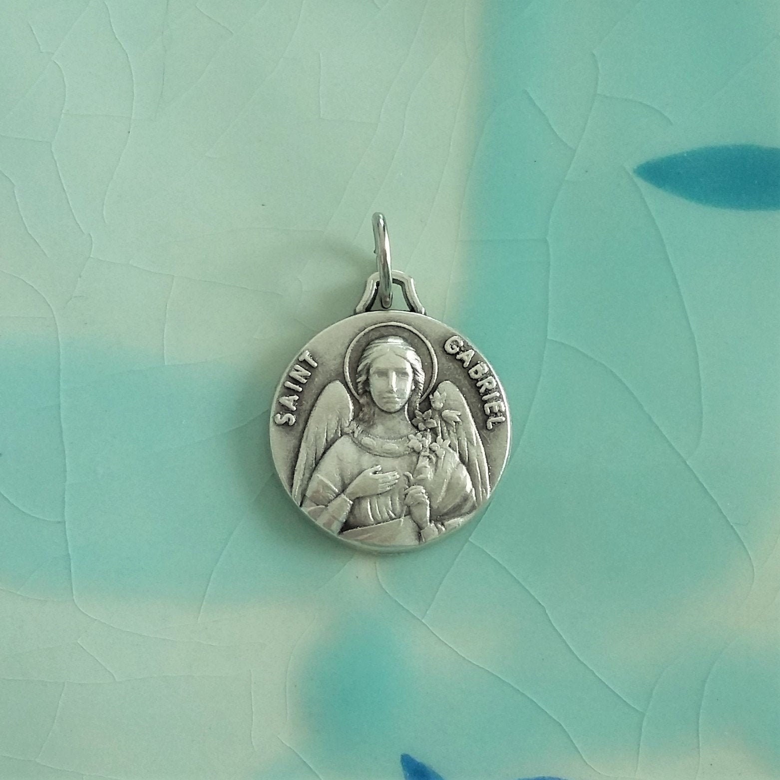 Belle Médaille Religieuse Saint Gabriel Archange Vintage en Métal
