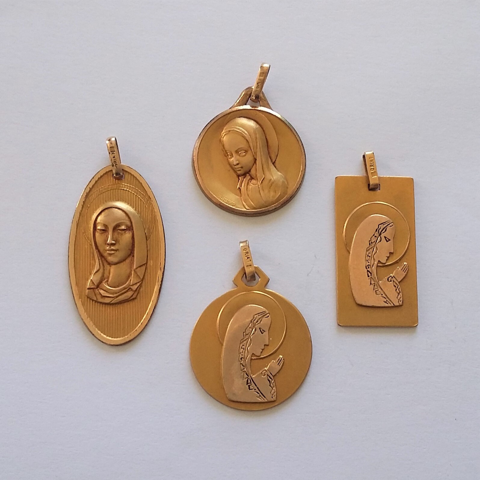 Lot 4 Anciennes Médailles Vierge Au Voile en Plaqué Or Oria