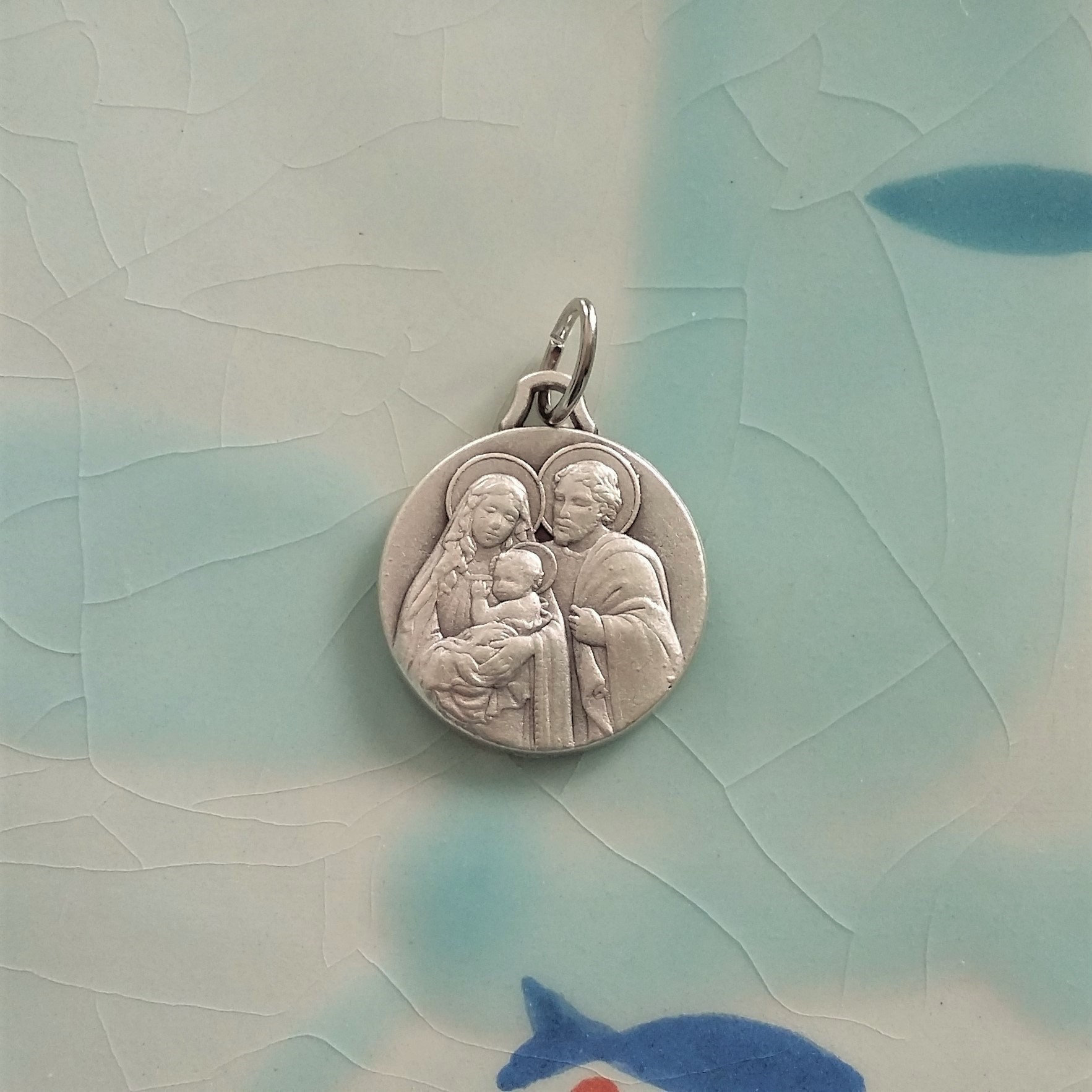 Belle Médaille Religieuse Sainte Famille Jésus Marie Joseph Vintage en Métal
