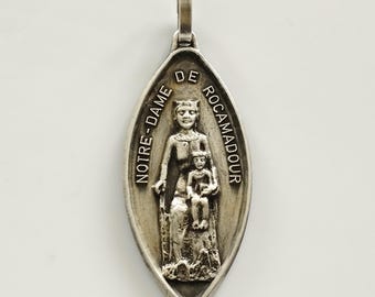 Antik medalj av Vår Fru av Rocamadour i metall