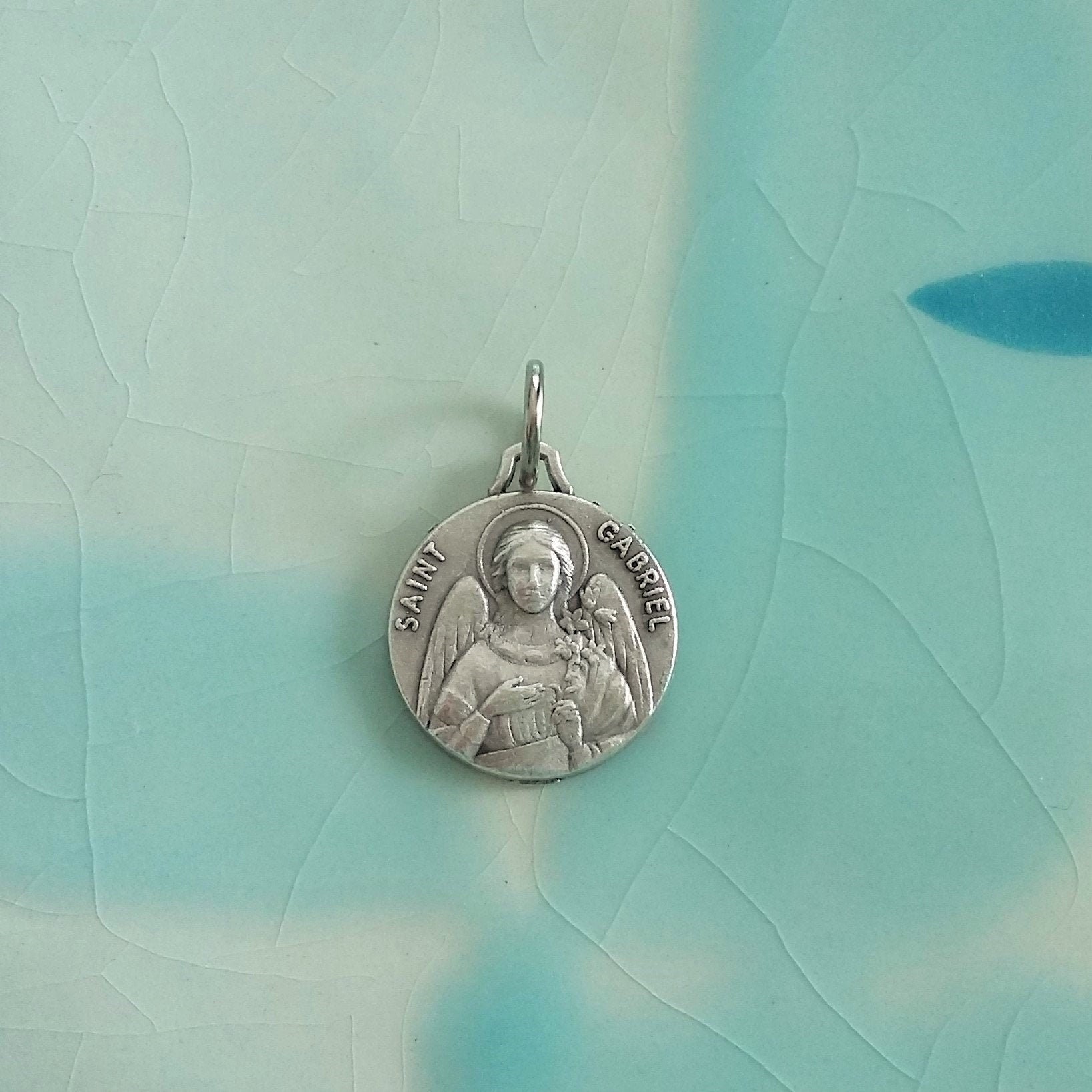 Petite Médaille Religieuse Saint Gabriel Archange Vintage en Métal