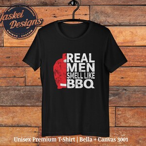 Funny BBQ Shirt - Real Men Smell Like BBQ, Egg Edition. Smoke on a Kamado ? This Barbecue shirt is for you.Short-Sleeve Unisex T-Shirt