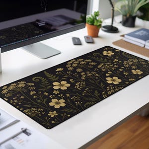 Botanical Wildflower Desk Mat, Fern Office Mouse Pad, Vintage Floral Workspace Decor, Elegant Nature Desk Accessory, Cottagecore Gift