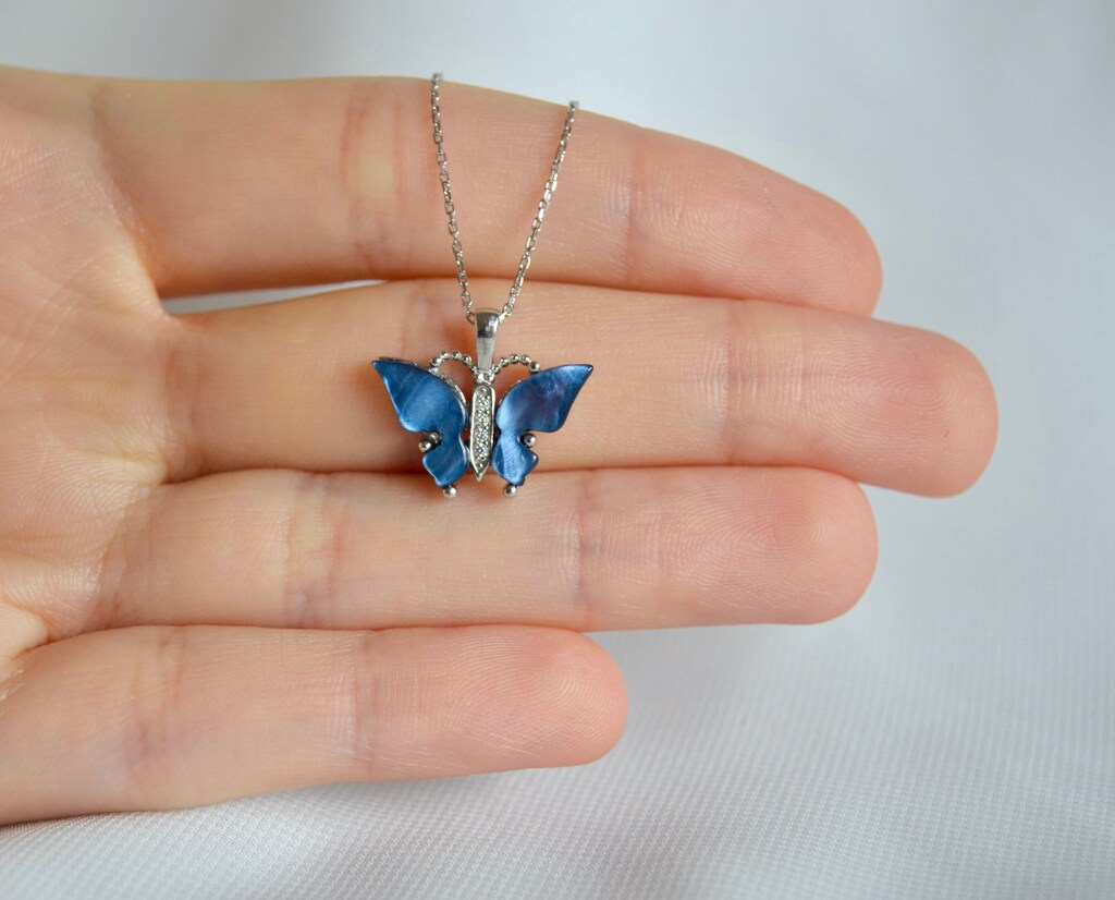 Collana CUOKA MIRACLE Con Ciondolo Farfalla Infinito In Argento 925 E Opale: Gioiello Elegante Per Donna, Regalo Perfetto