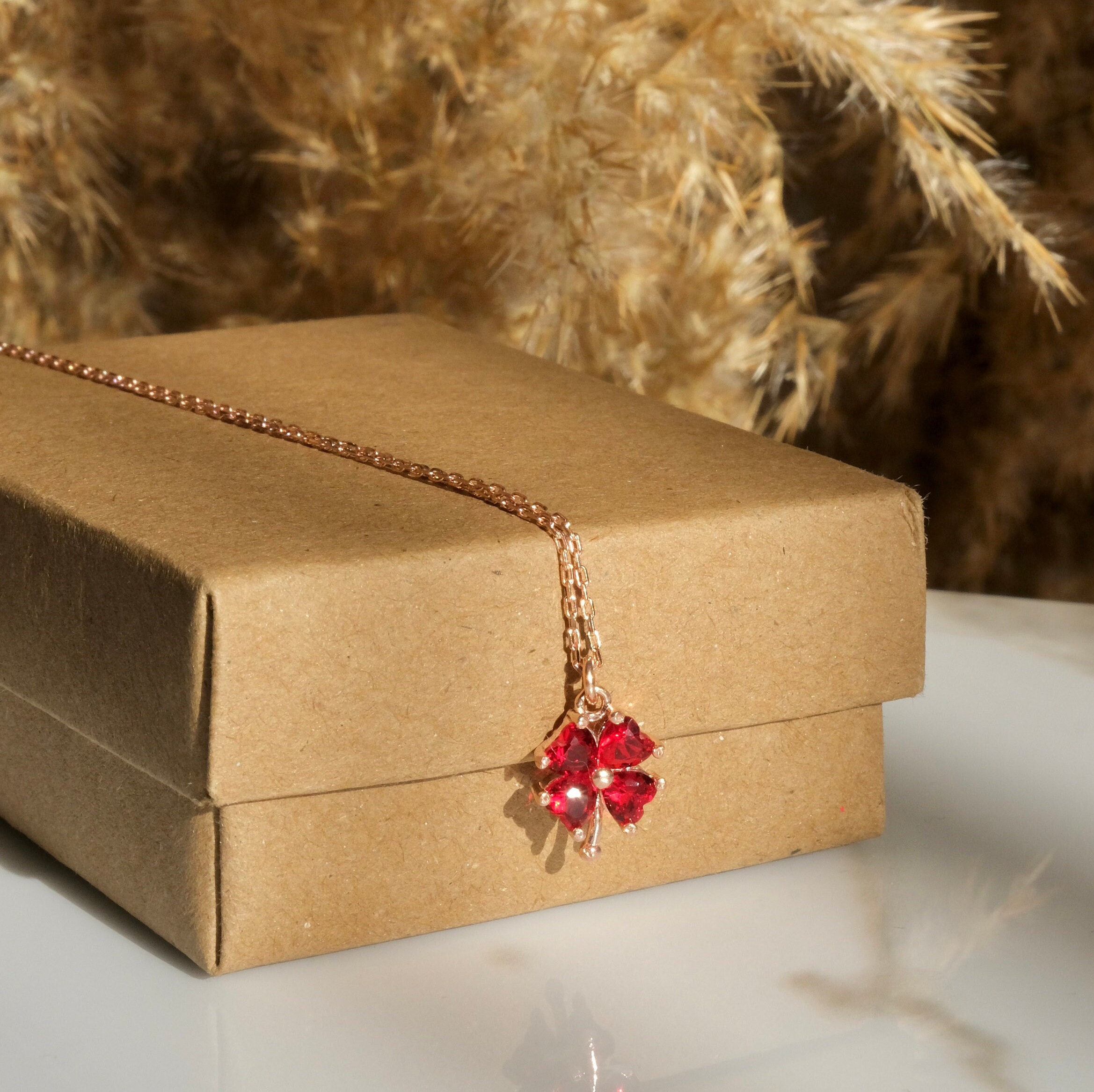 QDPJ Collana con quadrifoglio a forma di cuore, 2 in 1, retro magnetico, pieghevole, a forma di cuore, bella trasformazione