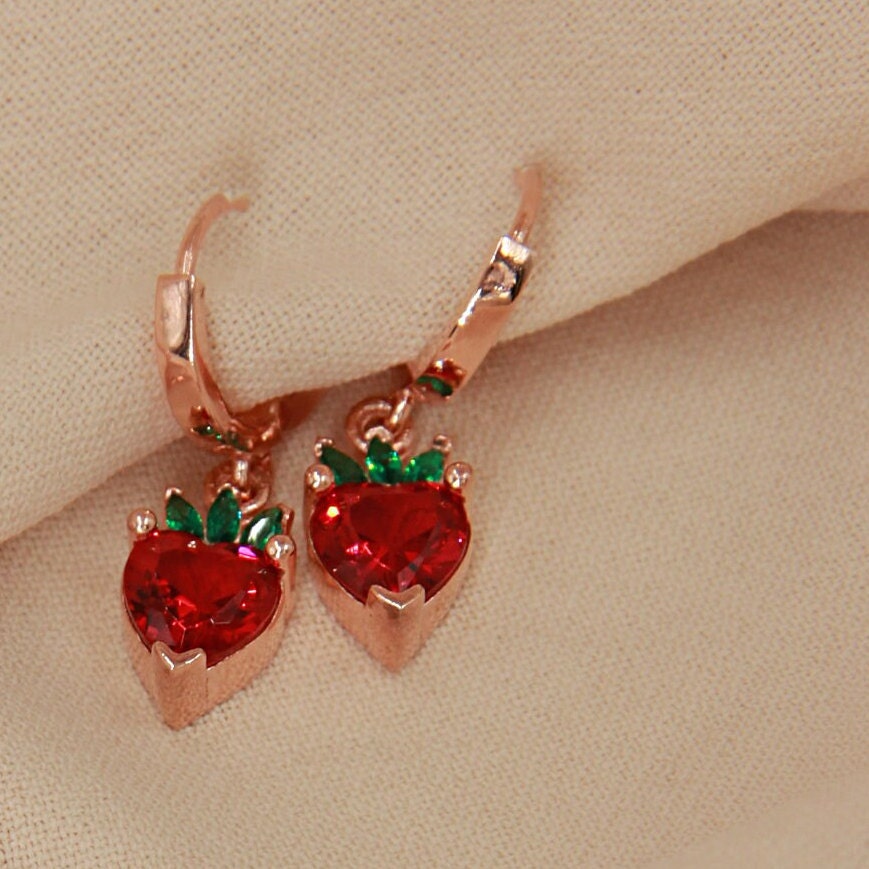 Ketting met aardbei goud - strawberry necklace gold plated