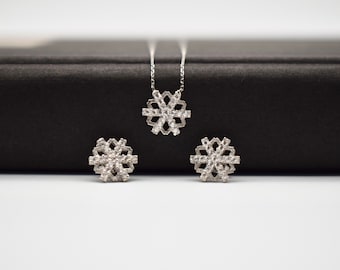 Silver Snowflake Necklace and Earrings Set, Women Snow Necklace, Winter Jewelery, Winter Gift Pack, Zircon Stone Snowflake Necklace Set