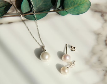 Silver Pearl Woman Necklace and Earrings, Dainty Minimalist Pearl Jewelry Set, Gift for Her, Bride Gift, Mothers Day Gift, Pearl Jewelry Set