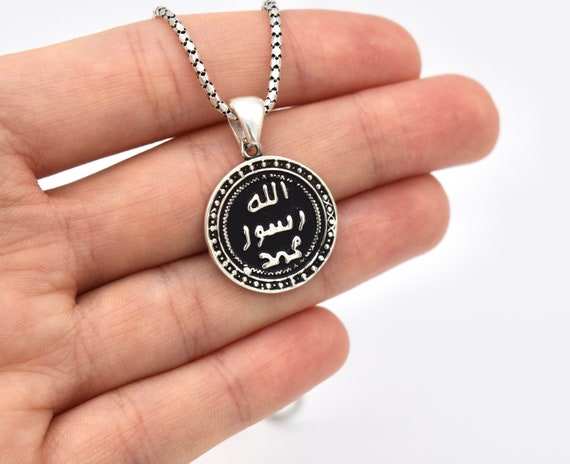 Ciondolo Rotondo Allah In Acciaio Inox Argento – Gioiello Musulmano P78 Da Uomo/donna