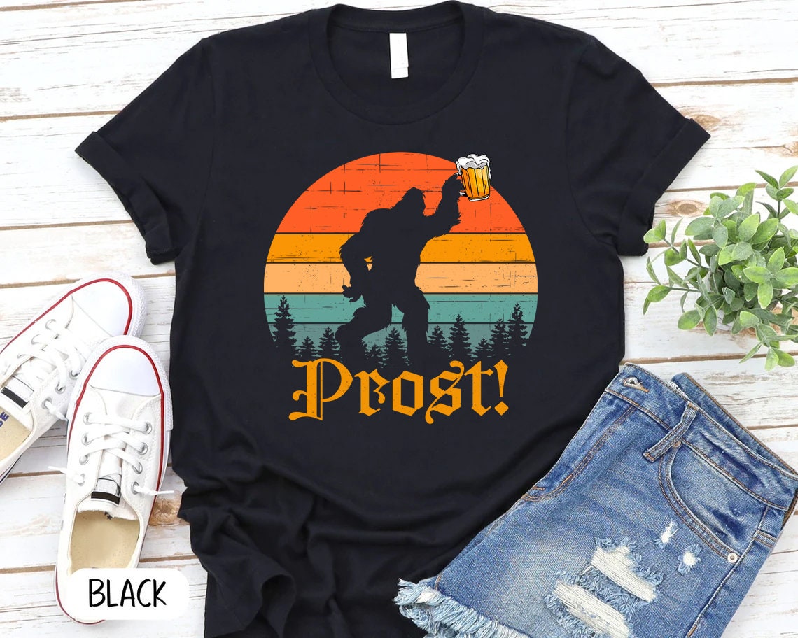 Discover Vintage Prost Bigfoot Bier, Lustiges Oktoberfest T-Shirt