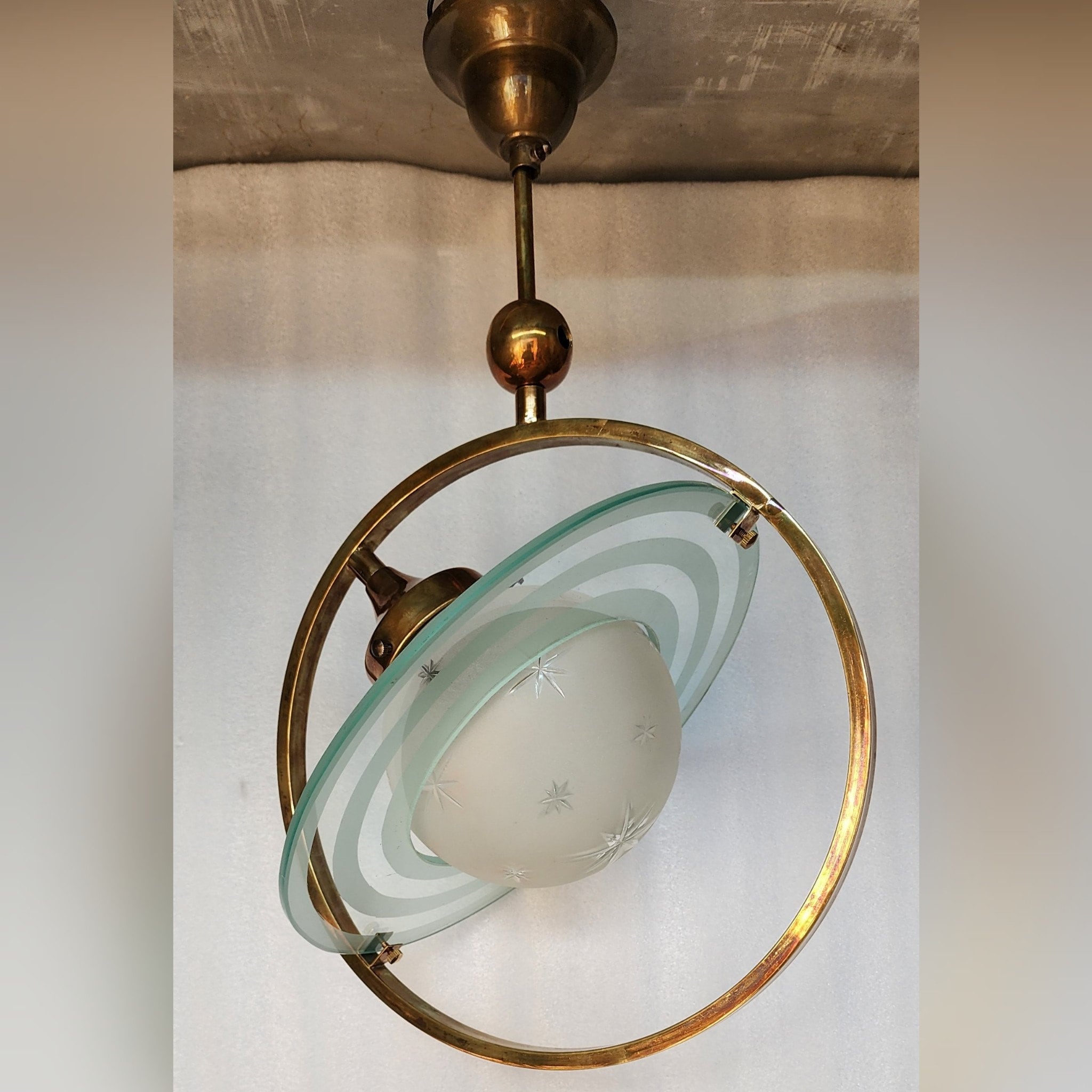 Ancien luminaire vintage Art déco Saturne plafonnier suspension en laiton lumière suspendue étoile globe givrée abat-jour en verre abat-jour