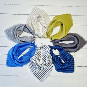 Colors clockwise - blue striped, cornflower blue, gray floral, natural striped, lime green, dark gray, navy striped