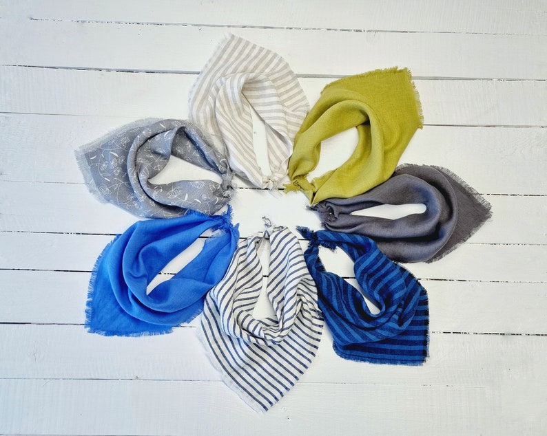 Colors clockwise - blue striped, cornflower blue, gray floral, natural striped, lime green, dark gray, navy striped