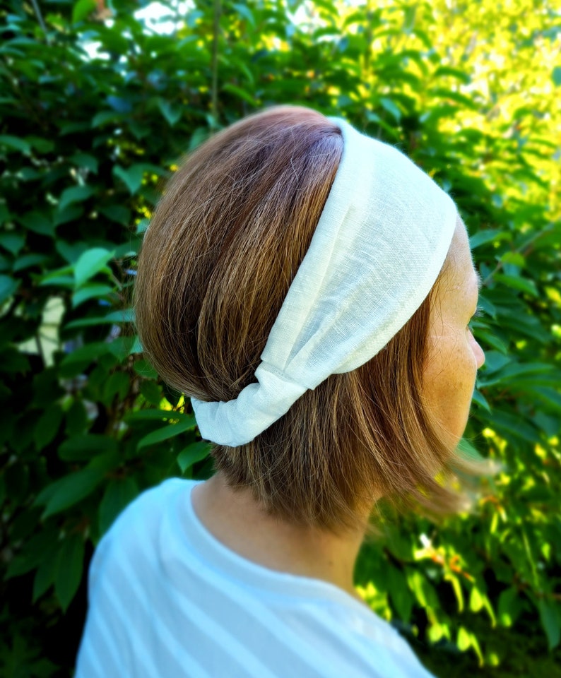 Narrow headband in milky white color