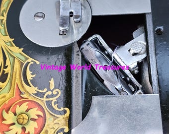 Singer 128K La Vencedora Hand Crank Sewing Machine With